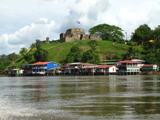 Rio San Juan, al fondo El Castillo
